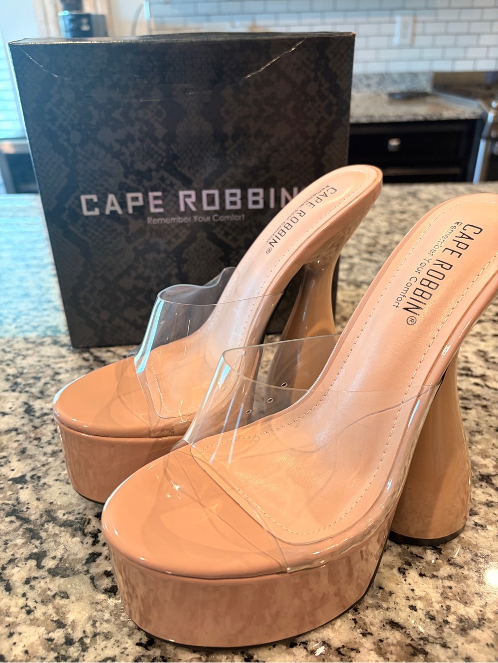 NWT Women’s 8 Cape Robbin Nude Clear Platform Mules with Glossy Nude Heel